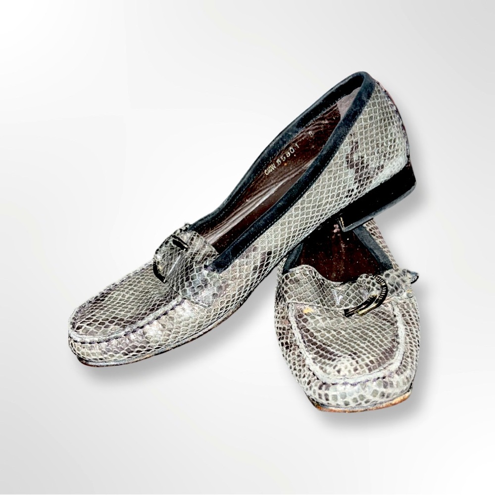 GUC STUART WEITZMAN SNAKESKIN LOAFERS